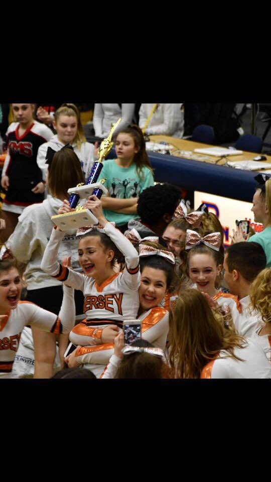 HerseyCheer_'s tweet photo. These ladies and gent hit ZERO on Sunday at BG! We are SO proud!!! 2nd place for these Huskies! #jv https://t.co/mapDRWSnpv