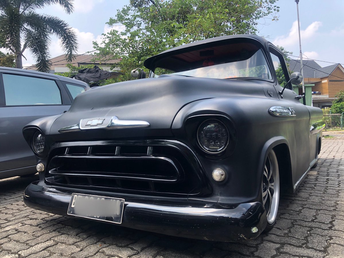 shitlicious's tweet photo. 1000++ KM naik si tua ini.. semoga lancar~ 😆😆😆 #Slamvan #chevy #apache https://t.co/efB2YENS0v
