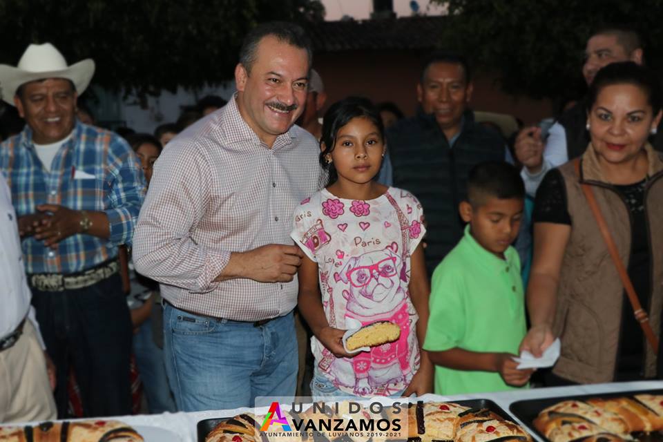 AlfredoJaimesB4's tweet photo. Un magnífico cierre para este día de intenso trabajo, disfrutar las sonrisas y alegría de cientos de niños y niñas Luvianenses con quienes compartimos la tradicional rosca de reyes
#NiñezLuvianense
#AlfredoSiCumple
#OrgulloLuvianense https://t.co/2EfdR36n16