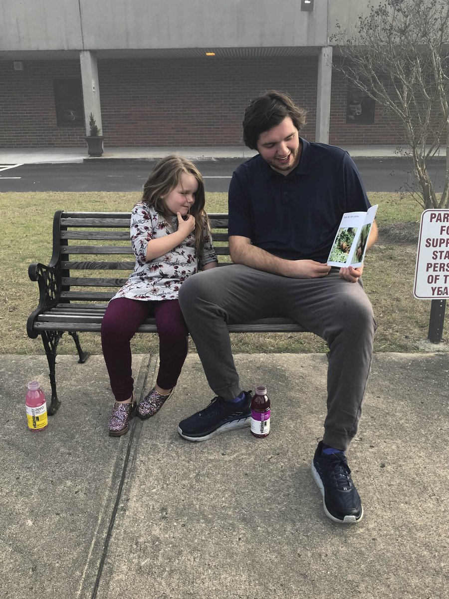 kennethjatwood's tweet photo. As the winner of the @vitaminwater #contest, I’d spend my next 365 days reading 150 books, hosting 5k races, volunteering 3 days per week to teach kids about health and the importance of not being so sluggish, I’d write a book, and I’d drop an album. #noactually #nophoneforayear https://t.co/uufQBBYyga