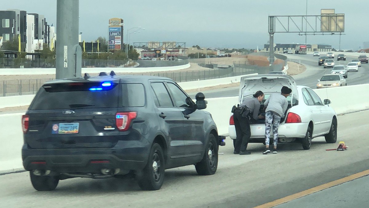 Fox5 Las Vegas Sur Twitter Something To Smile About A Fox5 Viewer Sent Us This Photo Of Nevada Highway Patrol Trooper Rayl Today Stopping To Help Another Woman With A