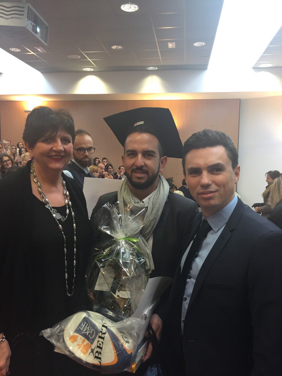 pascale_strat's tweet photo. La Caisse d'Epargne @CaissepargneLR @nacera_benosman @richtersebast présente lors de la rentrée des aides soignants à Perpignan. Présente également lors de la remise des diplômes de la promotion 2018 @Perpignan_66 . #diplome #caissedepargne #partenaire #satisfaction. https://t.co/pROMCvWN37