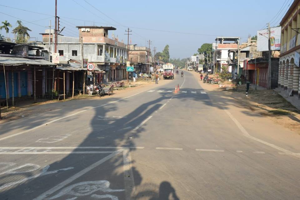 cpimspeak's tweet photo. #WorkersStrike The workers of Tripura have brought cities to standstill. Shops remain closed, so do factories. No to anti worker policies of the @narendramodi Govt. https://t.co/kYqSIb1mlj