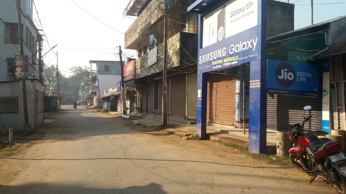 cpimspeak's tweet photo. #WorkersStrike The workers of Tripura have brought cities to standstill. Shops remain closed, so do factories. No to anti worker policies of the @narendramodi Govt. https://t.co/kYqSIb1mlj
