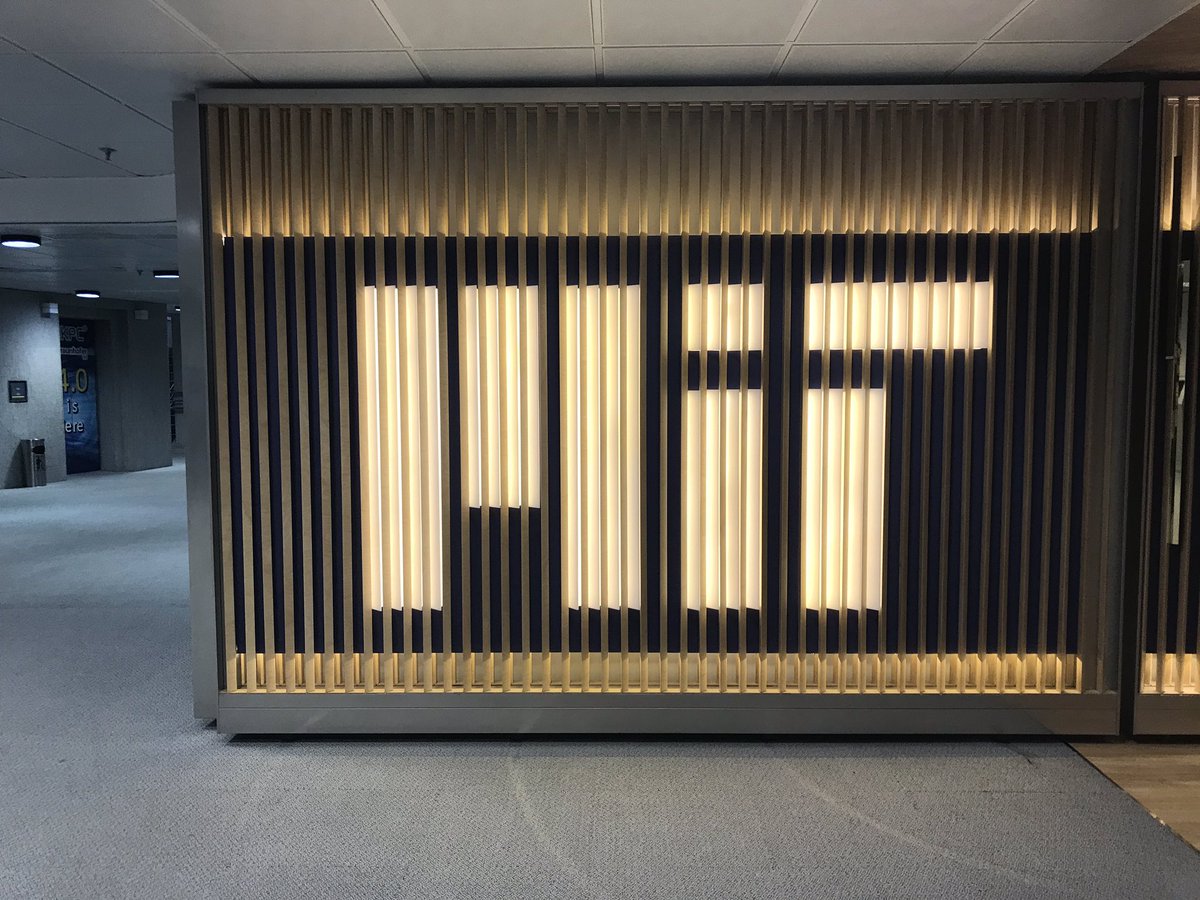 MeililyLi's tweet image. Our dearest @violetsu219 gave a talk for the #MEMSI program (#MIT Entrepreneurship and Maker Skills Integrator) about Shenzhen ecosystem, what we do at @seeedstudio and @chaihuomaker .  So I got the bonus to tour around the #MITHKNode. 
#tinybutstrong #LVDuo