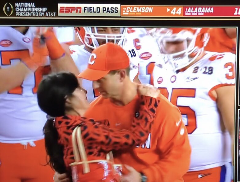 valorieoart's tweet photo. that was then, this is now!
order your 2019 #nattychamps #clemson bangle

#valorieoart #artwork #handpainted #smallbusiness #gameday #gamedayaccessories #football #nationalchampionship #CFPNationalChampionship  #allin #tigers #kathleenswinney #playermom info:valorie@bauercorp.com https://t.co/fHcPQRYb7d