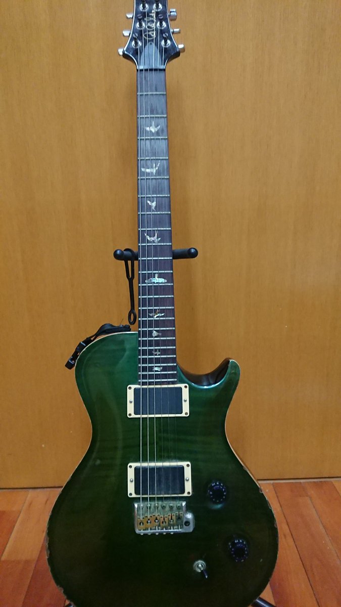 ㊗️新春ギタープレゼント!!🎸🎉
僕が2016年までメインで使用していたシングルカットのPRSを抽選で1名様にプレゼントいたします!
応募方法は僕をフォローしていただいた上で、このツイートをRTするだけ!当選者の方には僕からDM差し上げます!
応募締め切りは1月11日の1:11とします!
#acor機材断捨離