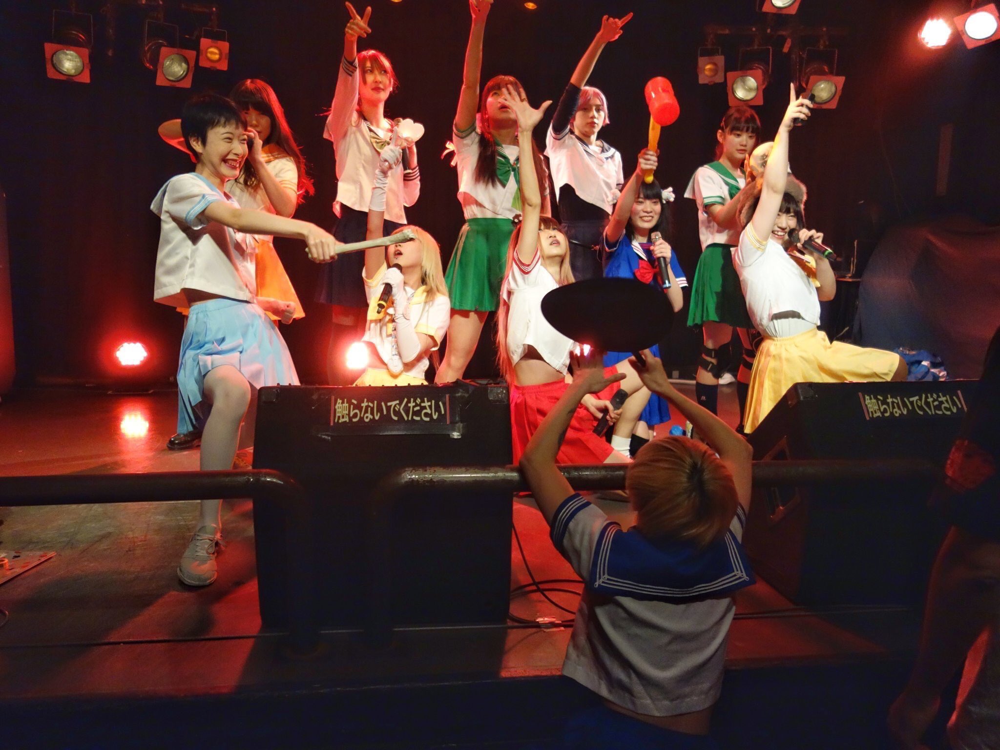 夕月未終 今夜は練習まじでガラフェス上野水上音楽堂 気合いやばい キャパ千人 ガラガラでいいフェスとか言ってらんない 埋めたい そして この日を私でアイドル活動は一旦休止する予定なんだ 頼む 遊びに来てくれ