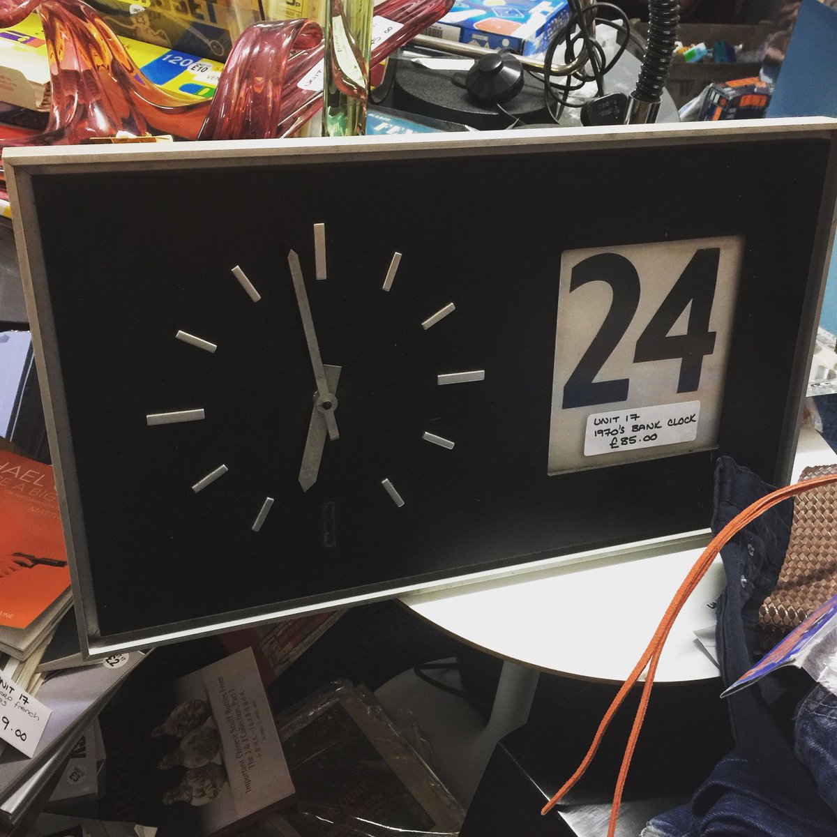 astraantiques's tweet image. 1970’s bank clock #retro #retroclock #bankfittings #astraantiquescentre #hemswell
