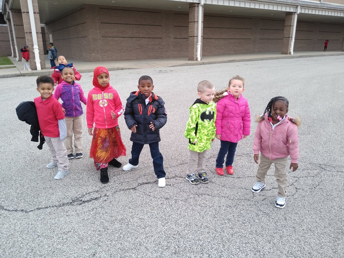 MrsMurrell1's tweet photo. @EarlyMcferran Starting out the New Year on a physical challenge to keep our children moving.
Earlier that day we discussed Biggest Strongest Fastest Animals.
But they decided that they were the fastest .and they were.
Enjoying this weather today. https://t.co/8ZmVN9ntvI