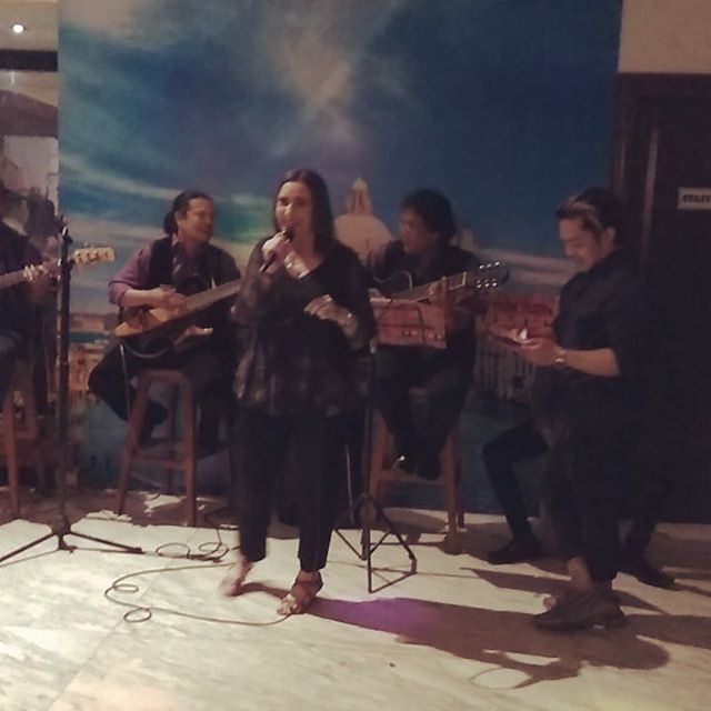 AstridYogini's tweet image. When an Italian lady sings, you know that she is beautiful and her voice is sweet.
.
My beautiful sister @michelalinda_ sings O Sole Mio! Enjoy!
.
Happy New Year, Michela. You are my sunlight and I really miss you very much.
.
#friend #friends #friendshi… bit.ly/2RDEG6e