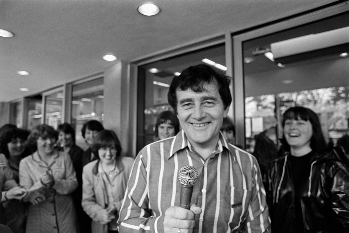 Today RTÉ announced 2FM's Larry Gogan will be leaving the station after 40 years and will now present on RTÉ's digital station, RTÉ Gold

The best bit is we still get to see lots of him in the office

Please see the full statement here 👉 2fm.rte.ie/2019/01/08/rte…

Lots of Love 
❤️