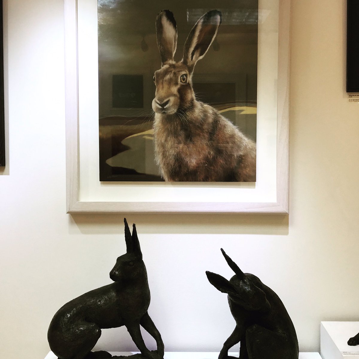 It’s all about #hares today in the gallery with these bronze resin sculptures by south of Scotland based artist Elizabeth Waugh.  Painting by Borders artist Lesley McLaren. moymackaygallery.com/product-catego…