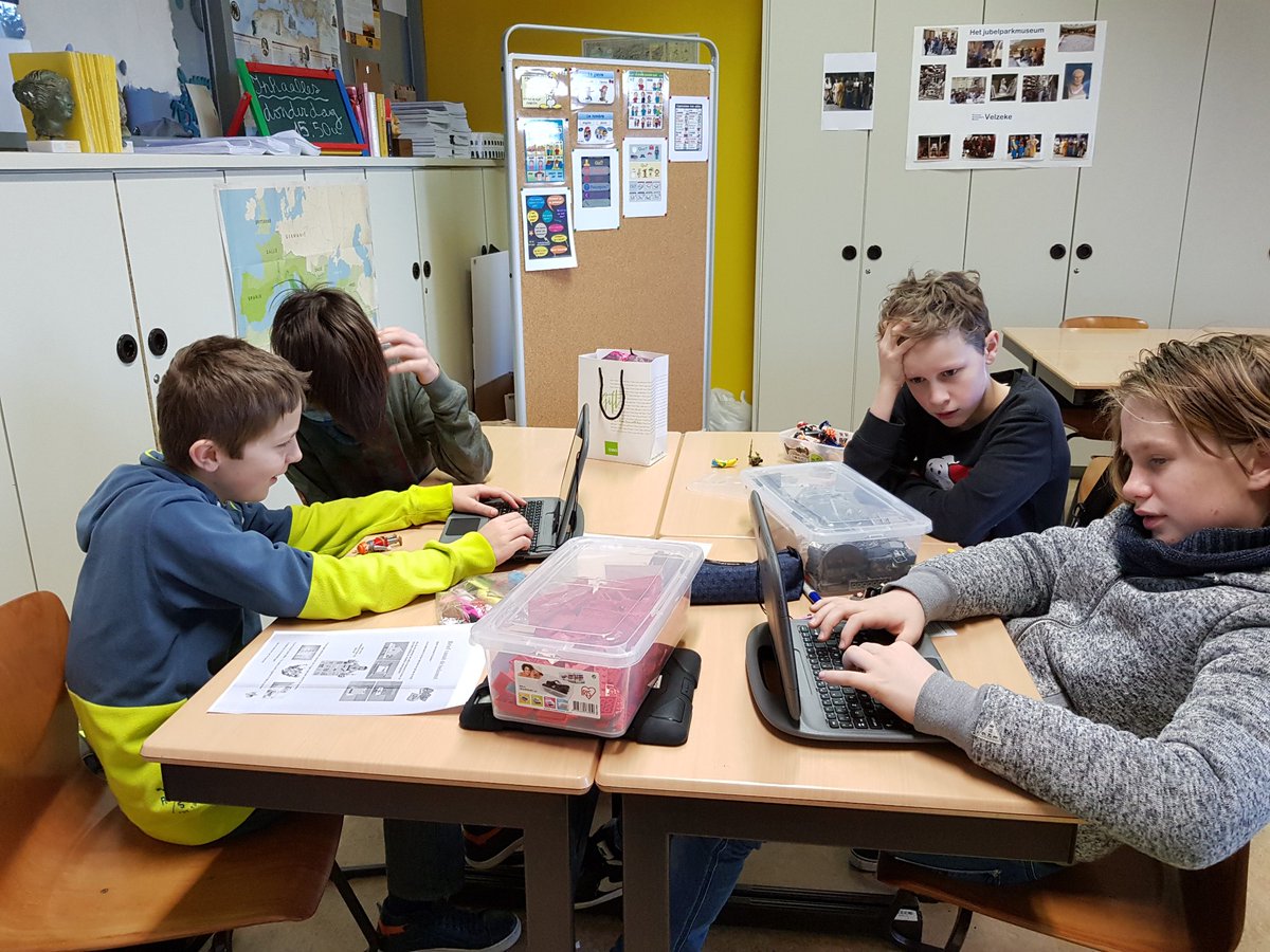 EliseVanderbeck's tweet photo. Another letter from the future! Spannend! #dlabclil2 https://t.co/3AREFgKMuA