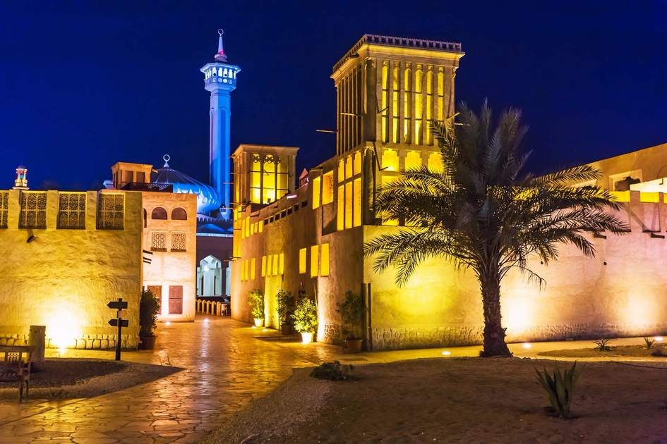 ChoudharyYatra's tweet photo. Al Bastakia is an old worthy town that will send history lovers into a subtle tizzy. While here, you can roll down the sandy paths to the modern white mosque, noting the structural details of the grand gypsum &amp; marvel at the carved wooden doors with brass knockers.

#Dubai #tour https://t.co/CJKcGnKYAC