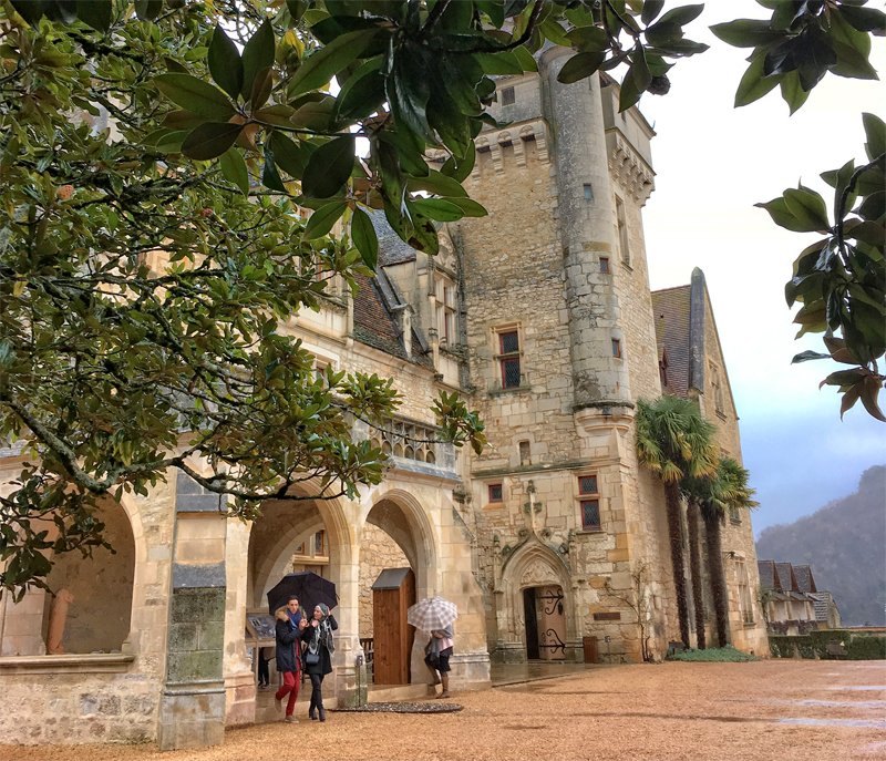 lifefrance's tweet photo. The gorgeous Chateau des Milandes, nr Sarlat, Dordogne, once home to the legendary Josephine Baker, a fascinating visit...
https://t.co/tVcenVOZKk …
#sarlat #dordogne https://t.co/Re1WhhmbeK