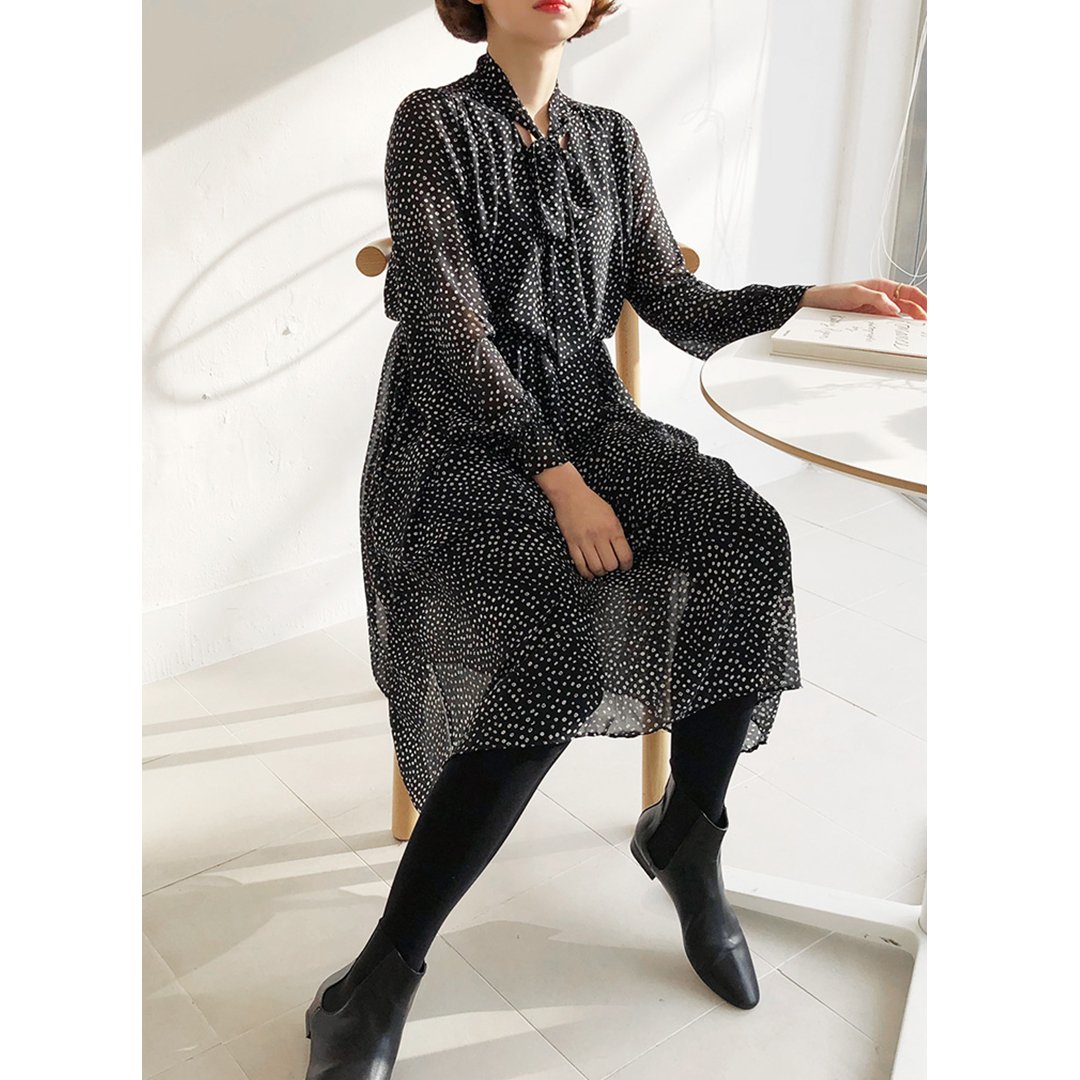 Dholic ディーホリック Twitterissa 本日の新作アイテム 10 Off ボウタイデザインがトレンド感たっぷりなドットワンピ 細かく散りばめられたドットが女性らしさを引き立ててくれます ニットとレイヤードするコーデもオススメ ドットボウタイロングワンピース