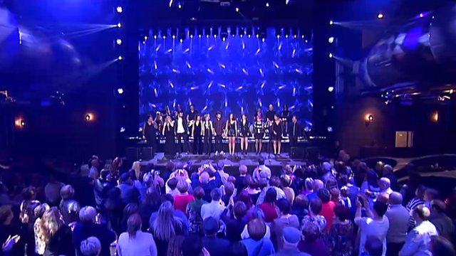 TVGalicia's tweet photo. 'Inimitables' tróuxonos a historia dos Recanteiros de Luar 🎼. Escoita as voces 🎤 de @taniaveiras @marcosterracha #RocíoPérez @HugoTorreiro @recanteiraruth #TamaraPérez @brearomani  #ElenaCastaño #AlexandraCarrera e @Lucia_Aral  Preme para ver o programa https://t.co/tU8IEPWY63 https://t.co/I49ORMeG3R