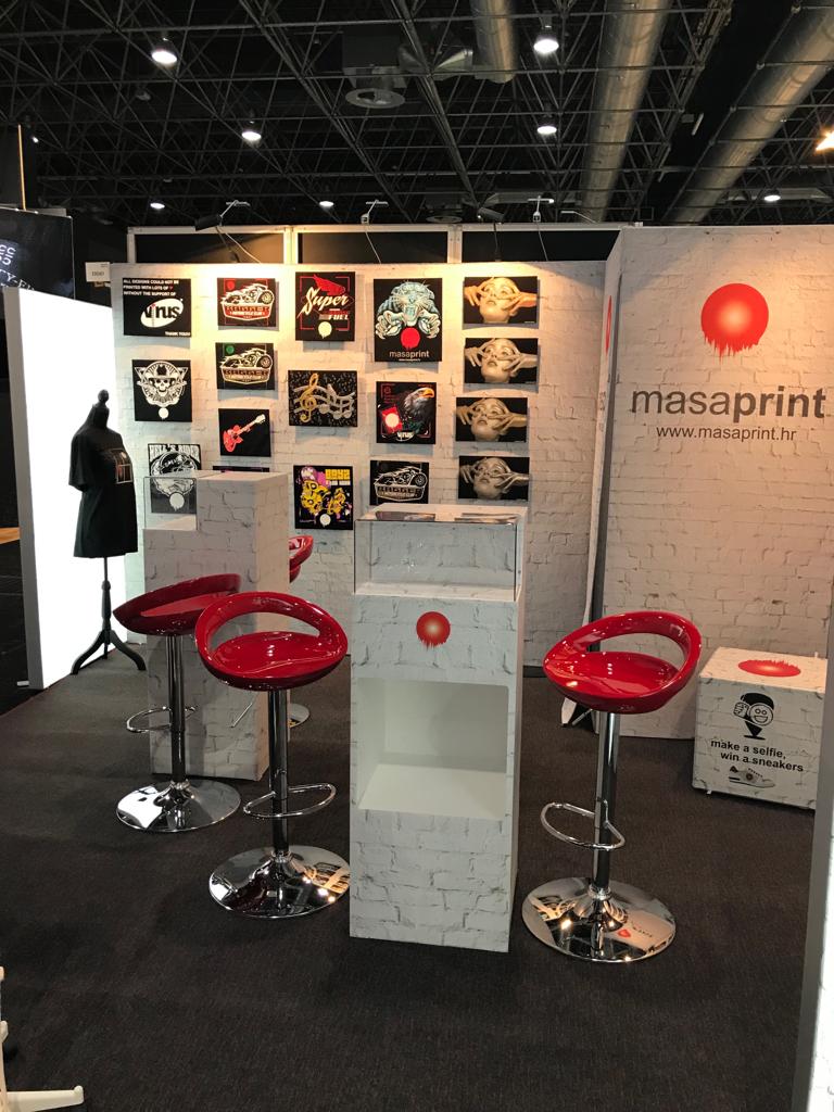 masaprint's tweet photo. Our booth is set up 🙌😉🔴 - part 2

#readysetgo #PromoTexExpo2019 #psidüsseldorf #PromoTexExpo #PromoTexExpodusseldorf #PromoTex #booth13G61 #hall13 #PSI #PSI2019 #dusseldorf #tradeshowbooth #tradeshow #textileindustry #psimesse #tradeshows #textiles #psishow #textiletradeshow https://t.co/mO4i4hbMhw