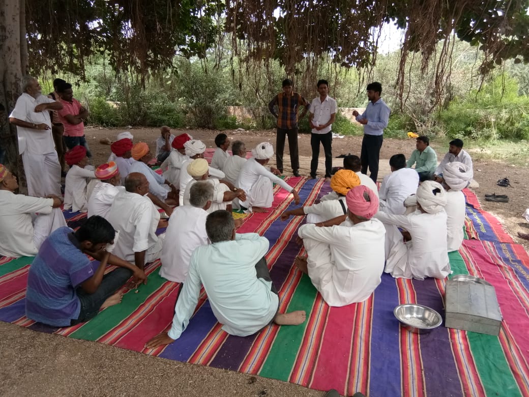 umeshraj0894's tweet photo. आज किसानो के बीच एक चौपाल मे जा कर किसानो , मजदूरों तथा विभ्भिन प्रकार के राज्य अस्तर के योजनाओ की जानकारी दी |
#rajasthansarkar
#supportRYVP
#Karjmafi
#ashok_gehlot
#sachinpilot
#yvp https://t.co/mc7z5p4hvg