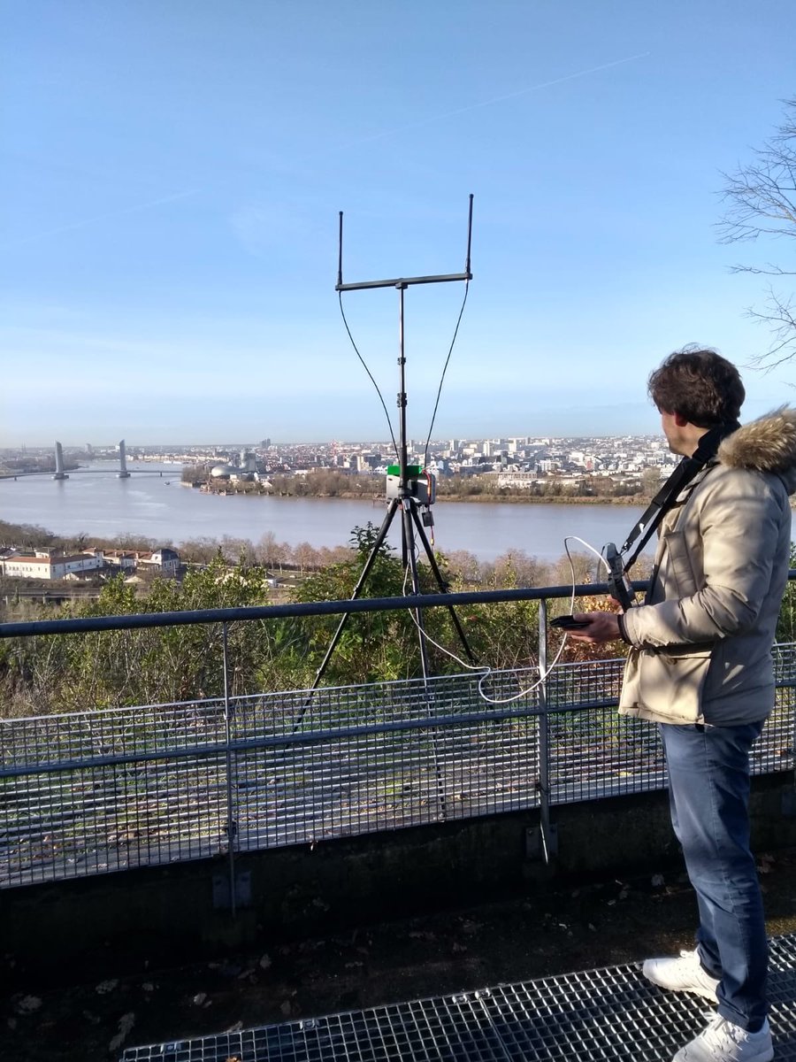 Travailler pour #Thales,c’est se voir confier des missions responsabilisantes,sur des produits de haute #technologie.
Nos #équipes testent les équipements sur le terrain, afin de comprendre les enjeux⚙️de nos #partenaires et utilisateurs.
Comme ici, sous le soleil ☀️de #Bordeaux!