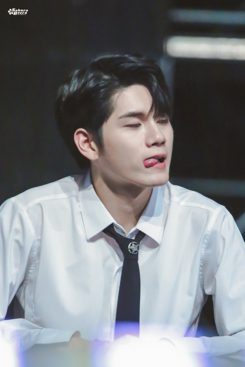 SakuraBeer825's tweet photo. 190106 골디 GDA
I...I am not okay...👼
#옹성우 #워너원 #OngSeongwu #WANNAONE #オンソンウ #ワナワン #องซองอู #ซองอู https://t.co/fgLsK4cFJ1
