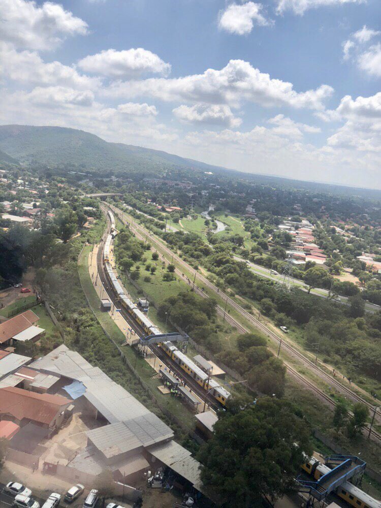 HALO_Aviation's tweet photo. #PTAtraincrash Aerial view of train crash scene. HALO 1 & 7 Trauma Teams airlifted critically injured patients to hospital. #makingadiff @SollyMsimanga @News24 @ewnupdates @JacaNews @GautengEMS @gpdrt_ @FatalMoves @Abramjee https://t.co/wj8kyjGD1n