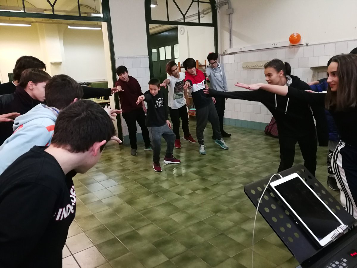 musicapauclaris's tweet image. Avui a 3r de @InsPauClaris el musical @greasemusical 😎 #Musica #musicaltheatre #music @LEMiJPC @cristinacolome2 @consorciedubcn @escolanova21