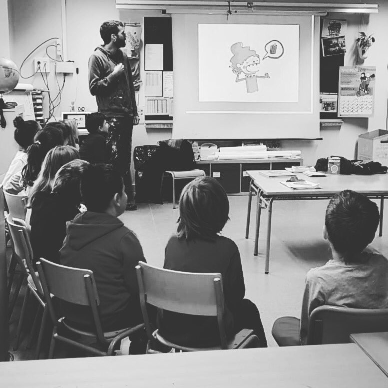 joan_turu's tweet photo. A infantil les preguntes acostumen a ser: "Per què pintes?", "Què t’agrada més pintar?"... En canvi, a cicle superior: "Ets famós?", "Ets ric?", "Quants seguidors tens?"... Crec que hauríem de revisar com a societat quina merda de valors estem transmetent als nostres infants... https://t.co/jV8g0o49Rx