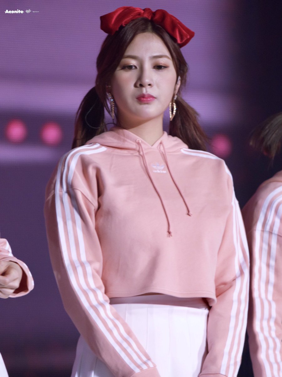 apinkfiIes's tweet photo. 190106 - PINK COLLECTION: Red &amp; White
© Aconite

#에이핑크 #오하영 #Apink_PERCENT #응응 https://t.co/mJwq8MMYdR