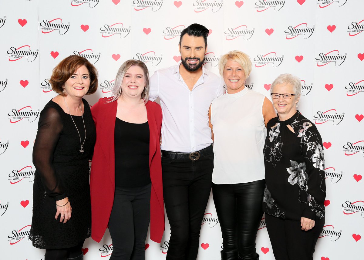 An amazing chance to meet #inspirational #RylanClark #swawards #loveslimmingworld #celebrity @gilliangraylep <a href="/Gillylancs/">John Gillmore</a> <a href="/Rylan/">R Y L A N</a> 💕
