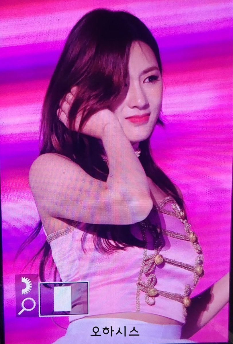 apinkfiIes's tweet photo. 190106 - PINK COLLECTION: Red &amp; White [ preview ]
© 오하시스

#에이핑크 #오하영 #Apink_PERCENT #응응 https://t.co/zhGCk0T5TI