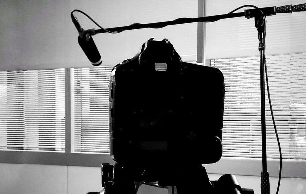 "Life behind the scenes gives us a different perspective"
Setting up and interview for Multiplex 🎤
@multiplexconstructions #BTS  #MotionBlurr #film #movie #PinewoodStudios #Pinewood #studio #ProductionCompany #sound #view #movie #camera #filmmaking #storytelling #filmset