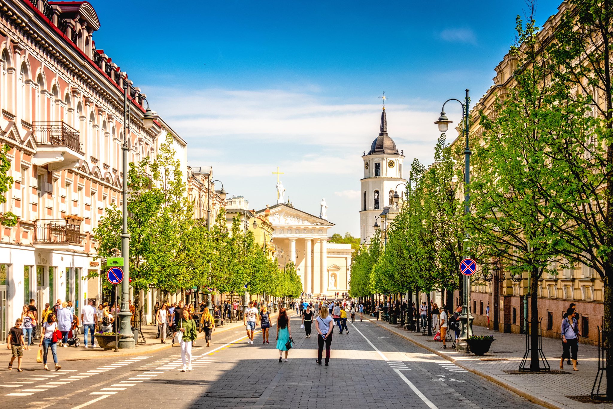公式 旅らびcom 世界の絶景まとめ ヴィリニュス の風景 リトアニア バルト三国のひとつ リトアニア の首都ヴィリニュス 琥珀色の屋根の街並みが美しい旧市街は世界遺産に登録されています 旅らび Tabirabbi Travel Trip 海外旅行