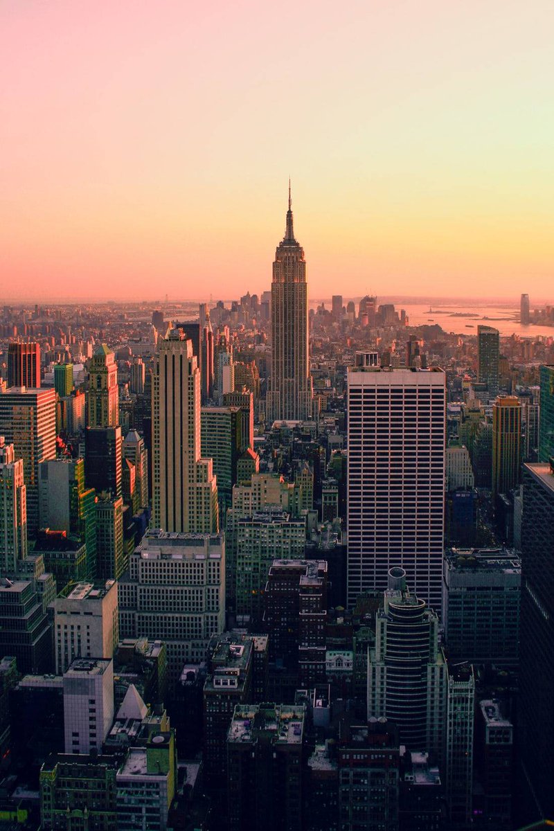 Une virée à New York ??? Déco, shopping, art &amp; culture, une ville indémodable et qui vit à 100 à l'heure. 
#voyage #traveladdict #passionpassport #traveldesigner  <a href="/visitusaoficial/">VisitUSA</a> #visitnewyorkcity #newyorkcity