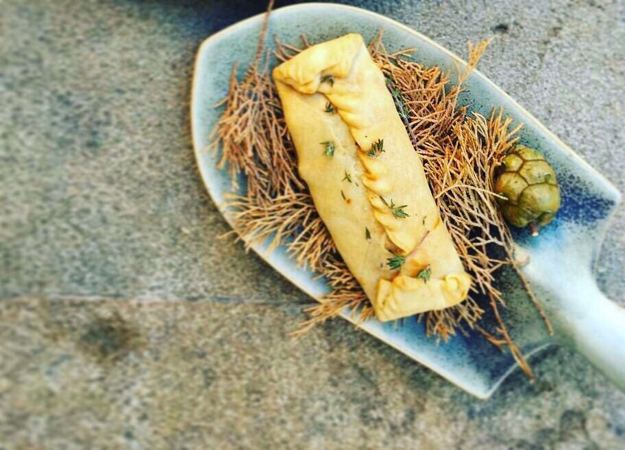 Ja fa olor a #SantAntoni 👹🔱 i a Aromata et preparam la teva #ESPINAGADA per encàrrec. De col i llom (14 euros) i d'anguila (16 euros). Del 14 al 20 de gener. Telefona i fes el teu encàrrec al 971495833 i posa #SaPobla a la teva taula. #SantAntoni2019