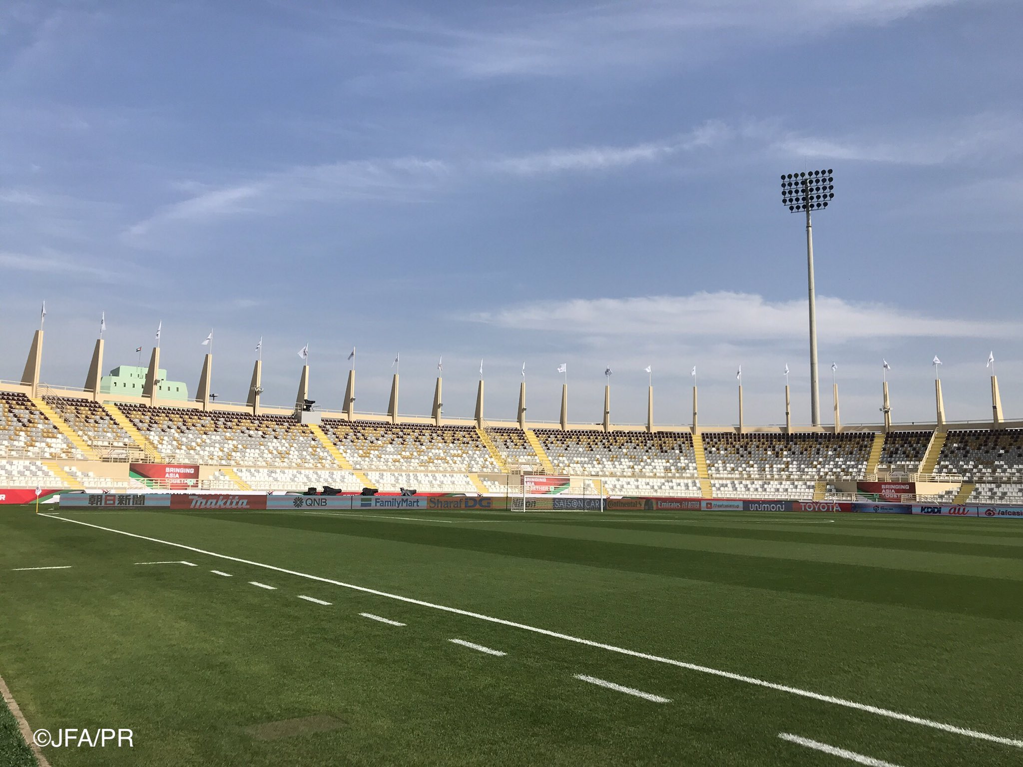 サッカー日本代表 Uaeは午後3時 このあと 日本代表は試合が行われるアブダビのal Nahyan Stadiumでの公式練習の予定です Afcアジアカップuae 19 19 1 9 00キックオフ Vs トルクメニスタン T Co Juekzxeyzw Samuraiblue Daihyo