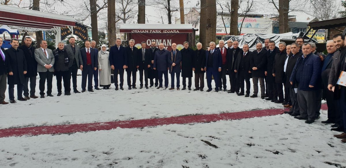 ZeynurOzel's tweet photo. AK Parti  İl Başkanlığımızın düzenlediği değerlendirme toplantısında  İl Başkanımız Sn Yunus Tever Büyükşehir Belediye Başkan Adayımız Sn Ekrem Yüce İlçe Başkanlarımız ve Belediye Başkanlarımız ile  bir araya geldik. https://t.co/34iV4tJKHL