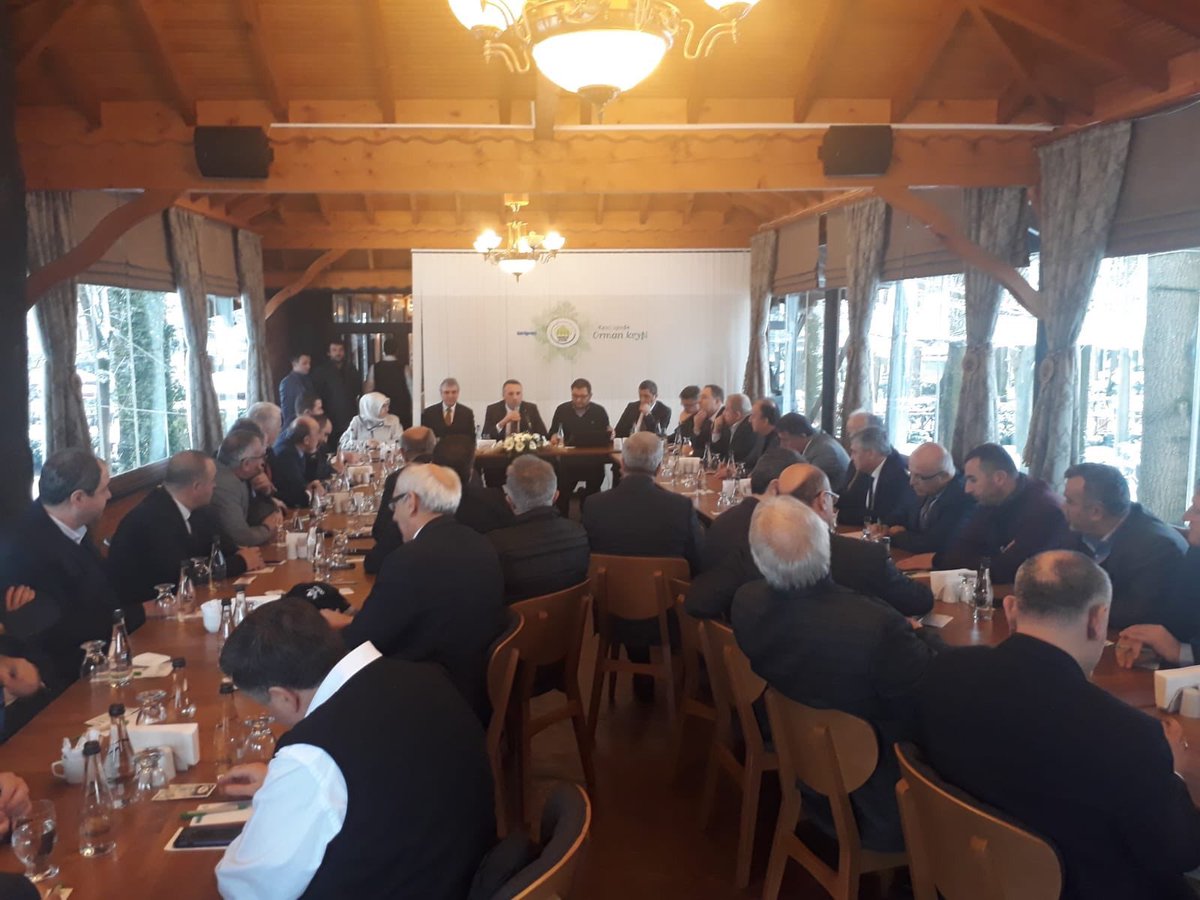 ZeynurOzel's tweet photo. AK Parti  İl Başkanlığımızın düzenlediği değerlendirme toplantısında  İl Başkanımız Sn Yunus Tever Büyükşehir Belediye Başkan Adayımız Sn Ekrem Yüce İlçe Başkanlarımız ve Belediye Başkanlarımız ile  bir araya geldik. https://t.co/34iV4tJKHL
