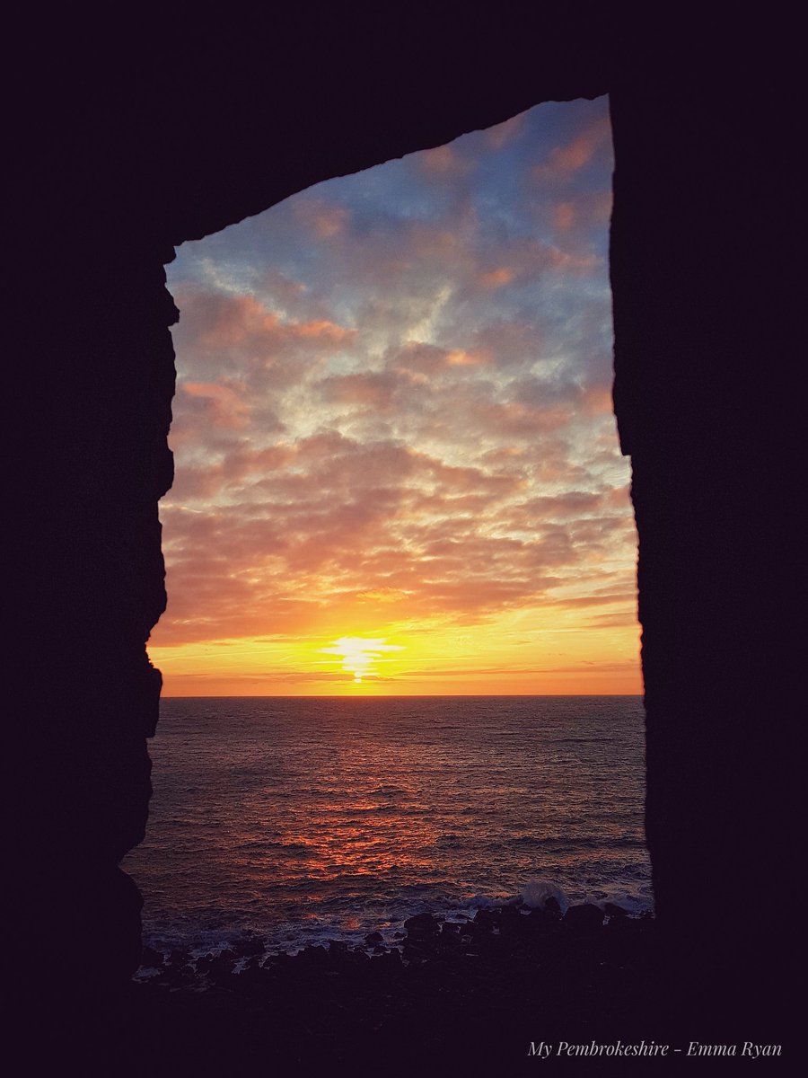 MyPembsEmmaRyan's tweet image. Sunrise from the Chapel Window at St Govans @ruthwignall @kelseyredmore @PembsCoast @ItsYourWales @VisitPembs @visitwales @DerekTheWeather @behnazakhgar @itvcoastcountry @BBCWalesNews @FBMHolidays @coastalcottages #Sunrise #stgovans #chapelwindow #FindYourEpic #wintersun