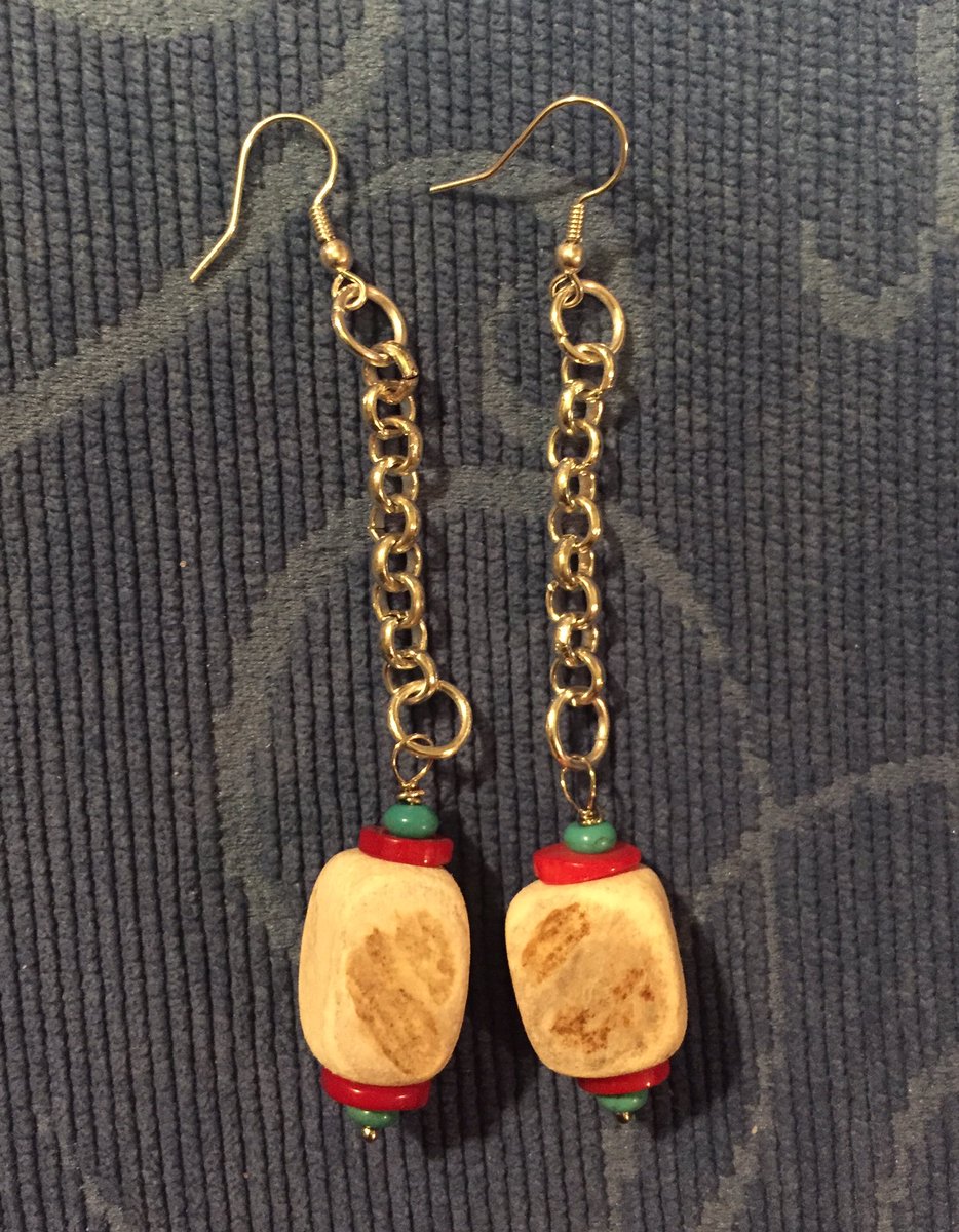 Anthrobeader's tweet photo. I fell asleep thinking about these two pairs of earrings. First is #mooseantler, #turquoise & #coral & the second is #deerantler or #elkantler (I didnโt label them! ๐ณ), turquoise & coral. I love the long dangly chain thing! #NativeMaterials #Native #NezPerce #beading #beadwork https://t.co/yWyUqjpKjz
