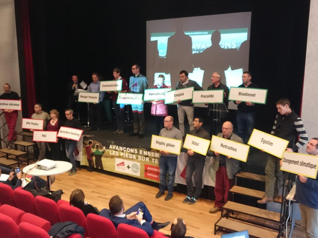 fdsea72's tweet photo. Assemblée générale de la @fdsea72 et @JASarthe. Une année 2018 pleines de victoires mais aussi de nouvelles contraintes et de promesses pour 2019. https://t.co/XjKDIGvZae