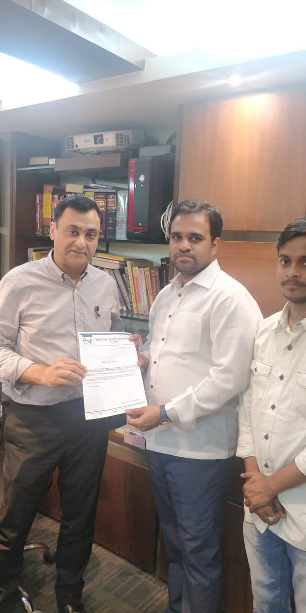 Amit_tiwari_bjp's tweet photo. Met and Congratulates @KHANDWANISUHAIL ( managing Trustee of Mahim Dargah and  Haji Ali Dargah) for being awarded with the Doctorate Degree @MumbaiNCP @AhirsachinAhir  @NSCMUMBAI01 https://t.co/R538LiAIfF