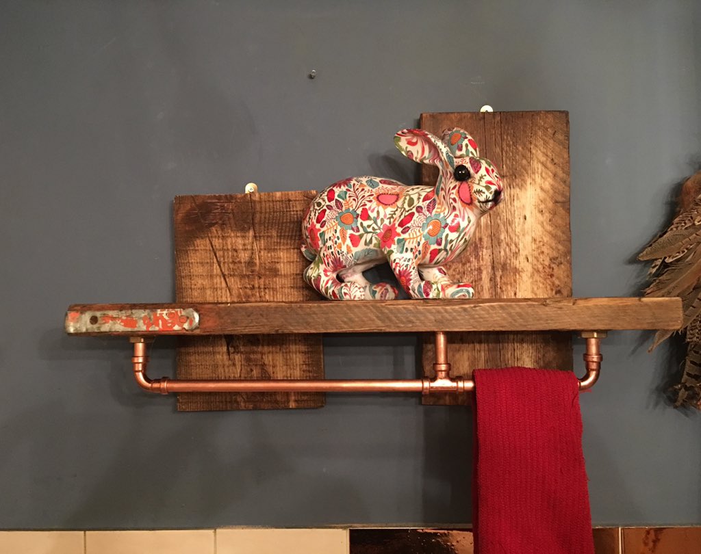dan_workshop's tweet image. Scaffold board and copper rail shelf I make #handmade #furniture