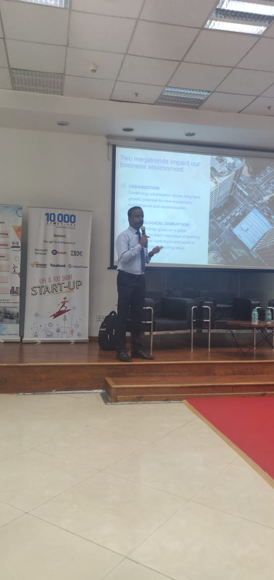 nasscomstartups's tweet photo. S. Srinivasan, Director, India Technology and Engineering Centre, @KONEIndia, addresses the #startups gathered for the KONE #LeadershipMeet. #SmartInfrastructure #Innovation #Collaborations #FlowLabs https://t.co/djSsuLHvSd