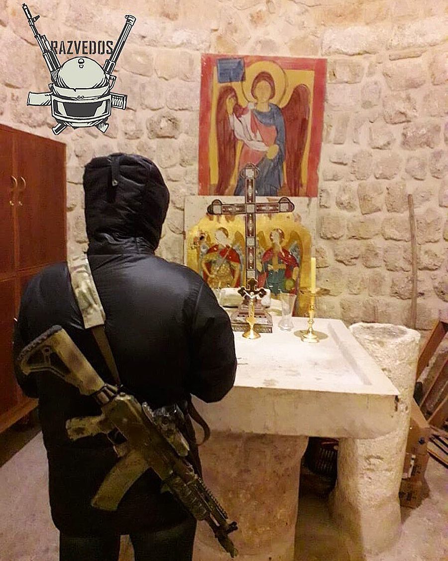 DwYxKxLW0AAvO6z.jpg:large