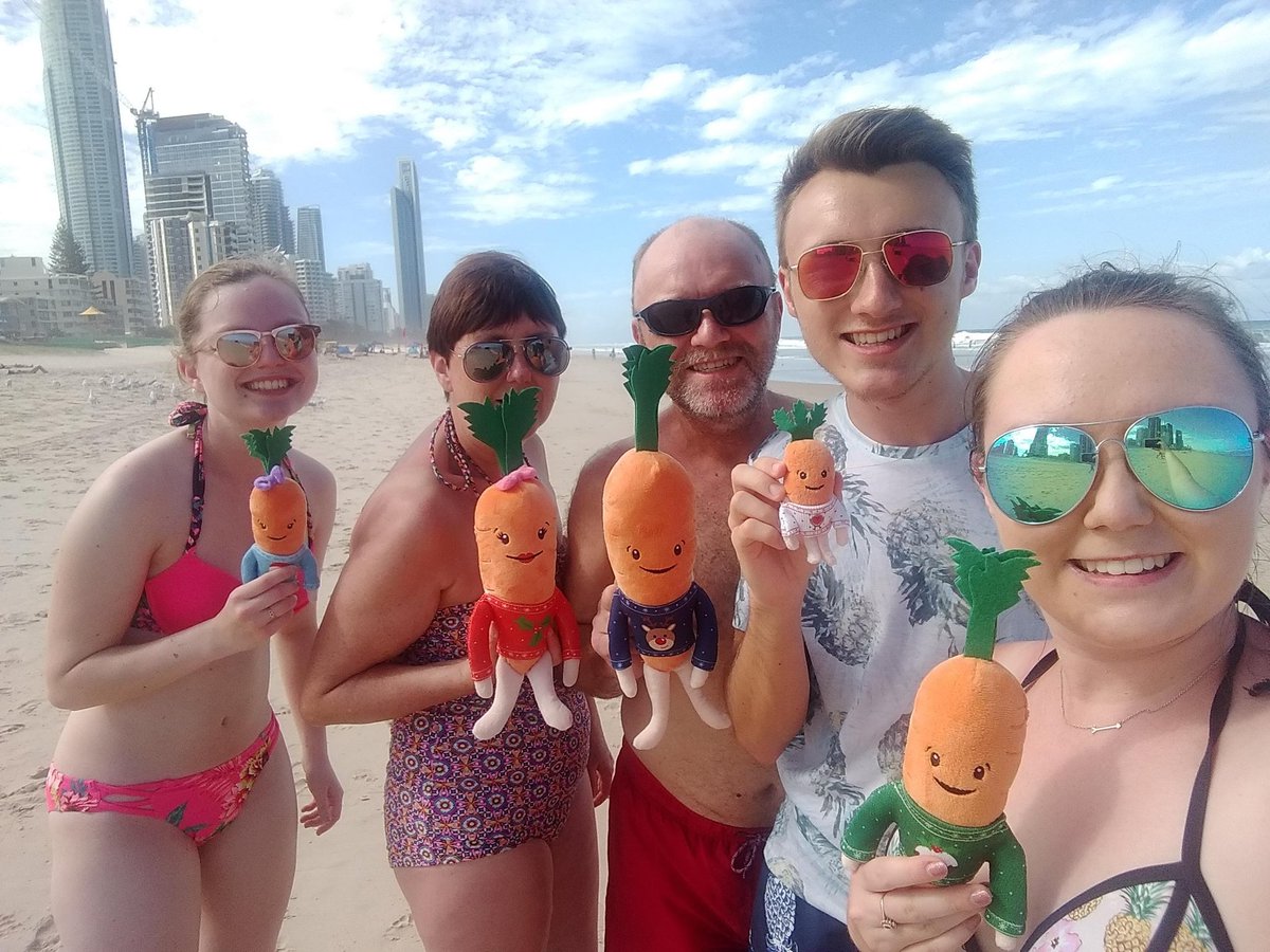 Claire_sharp_'s tweet photo. @AldiUK we love our Kevin the Carrot family so much we took them to Australia to celebrate Christmas with us! #aldi #kevinthecarrot #goldcoast #christmas #2018Memory https://t.co/qQCLygu0Nc