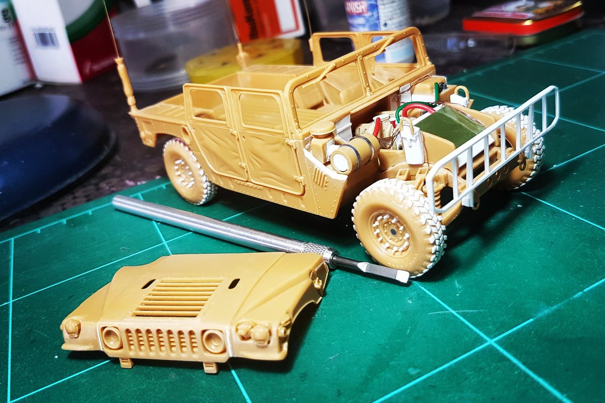 B0n81's tweet photo. Día de relax y desconexión. Pequeños avances en el Humvee, la parrilla delantera casi terminada y añadidos los 12 pernos pasadores de cada rueda 😎🤘 #plasticmodel #plastickits #modelismo #Hummer #hummvee #war #guerra #4x4 #todoterreno #scratch #usa #italeri https://t.co/JN7CcfjcPD