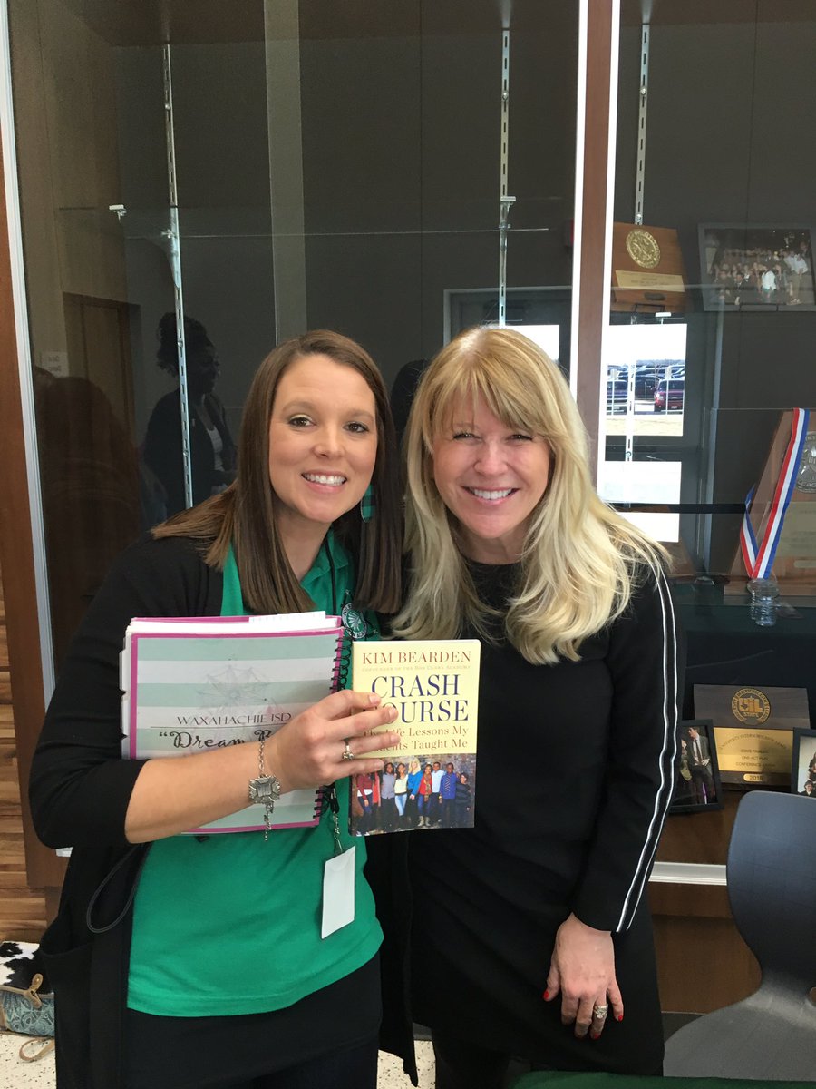 LTrout10's tweet photo. Loved hearing this master teacher speak at #iNation2019! @kimbearden https://t.co/GkHyPzMMfg