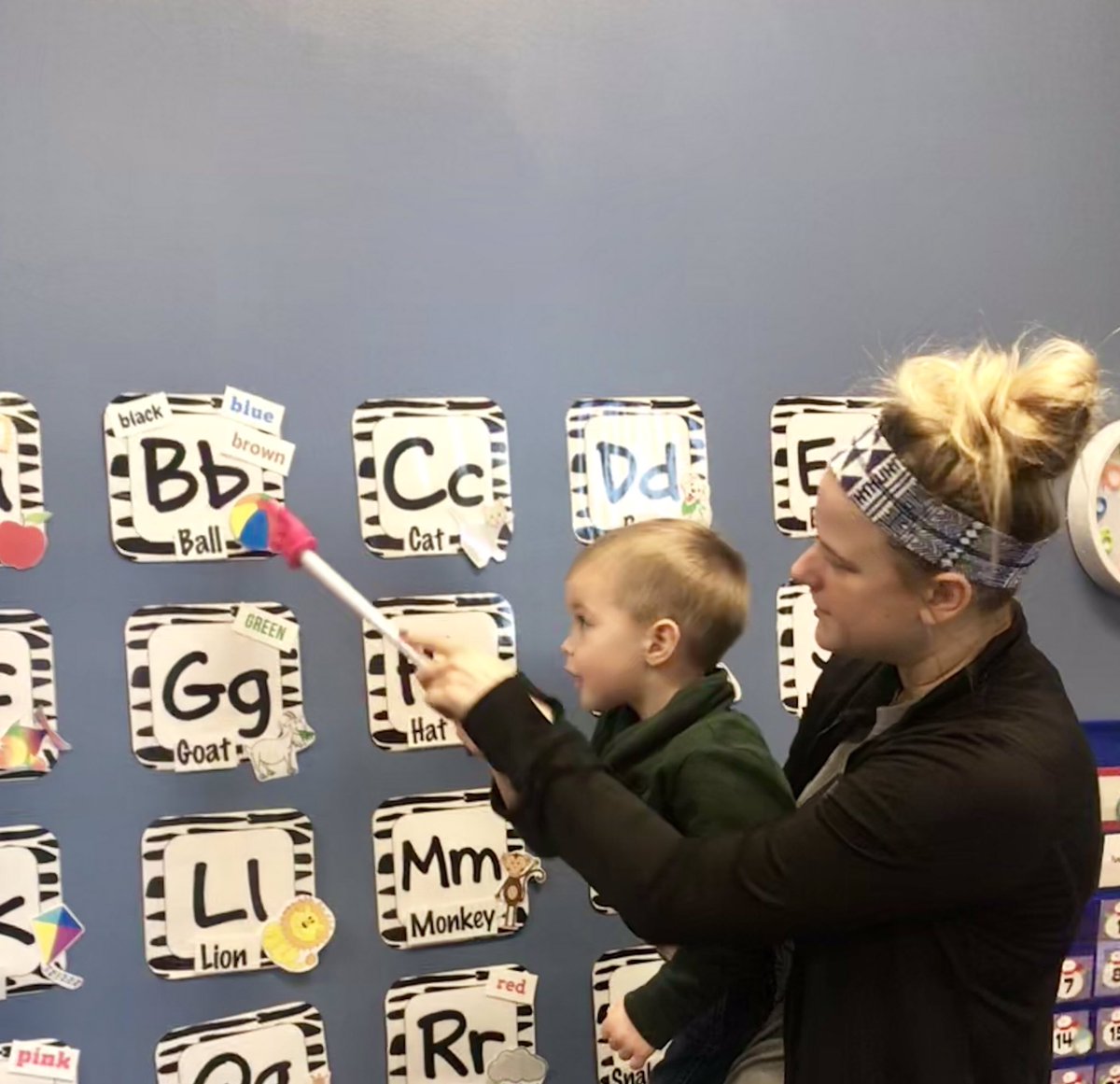 FlipandLearn17's tweet image. Pictures of our friends working on letters today! #letters #lettersounds #workingonwriting